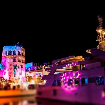 Beachside Luxury In Puerto Banus - Club Playas Del Duque Appartamento Marbella