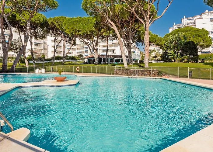 Beachside Luxury In Puerto Banus - Club Playas Del Duque *